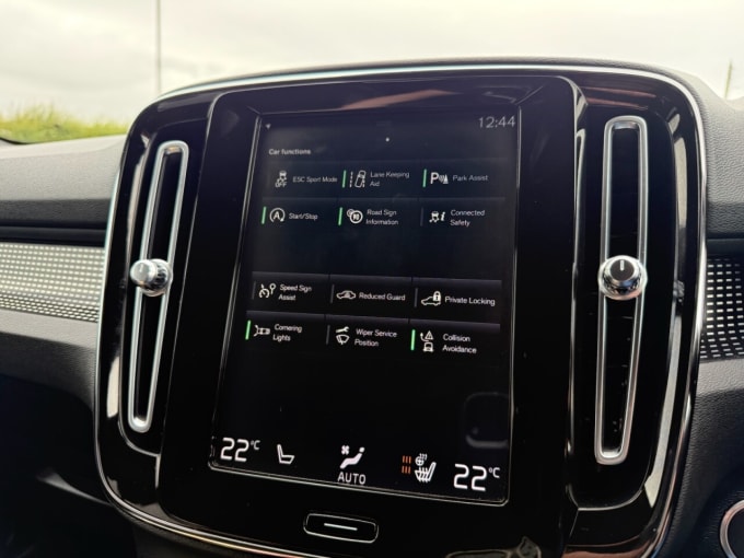 2025 Volvo Xc40