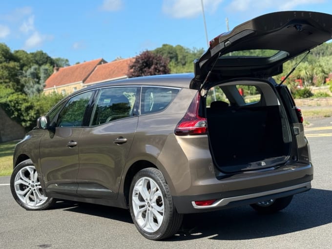 2025 Renault Grand Scenic