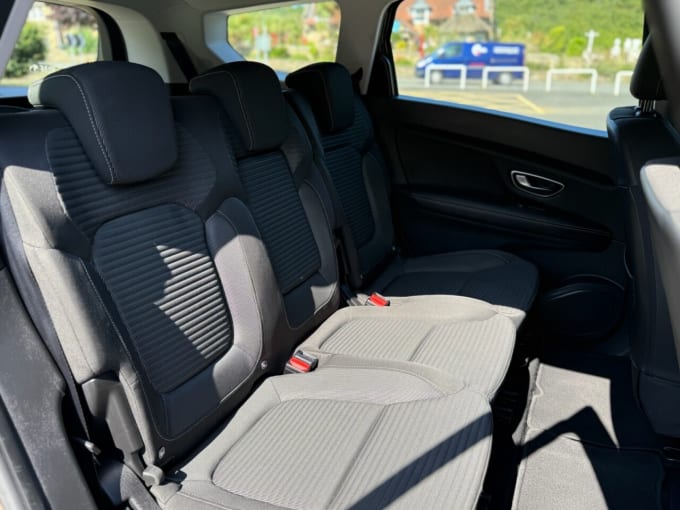 2025 Renault Grand Scenic