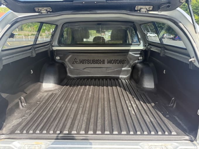 2025 Mitsubishi L200
