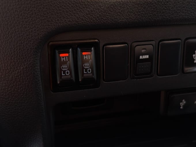 2025 Mitsubishi L200