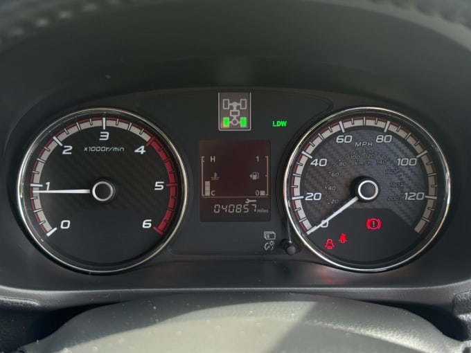 2025 Mitsubishi L200