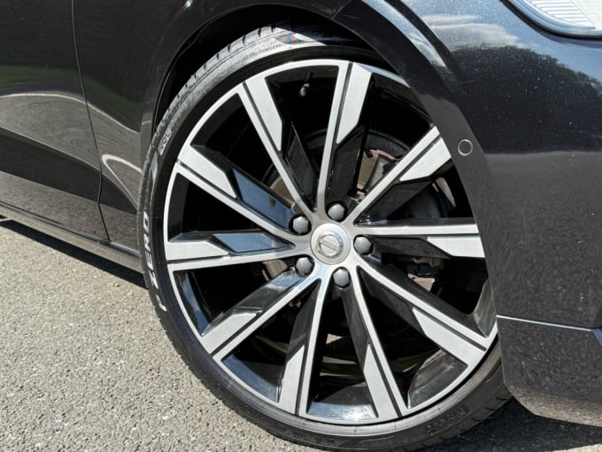 2025 Volvo V60