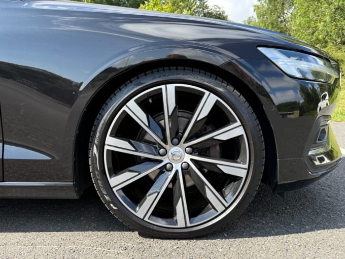 2025 Volvo V60