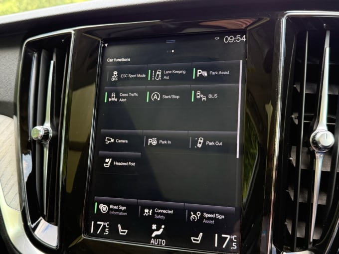 2025 Volvo V60
