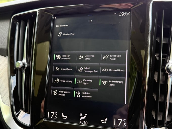 2025 Volvo V60
