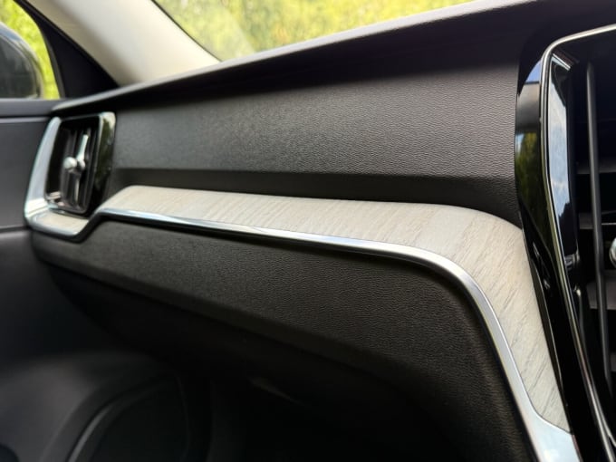 2025 Volvo V60