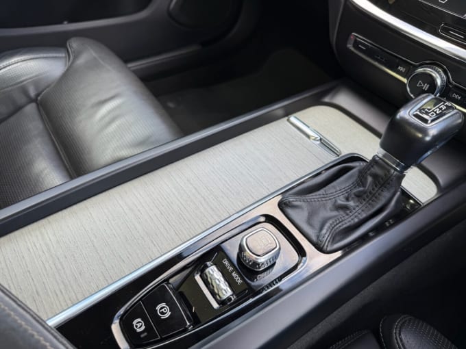 2025 Volvo V60