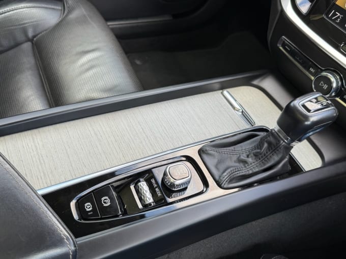 2025 Volvo V60