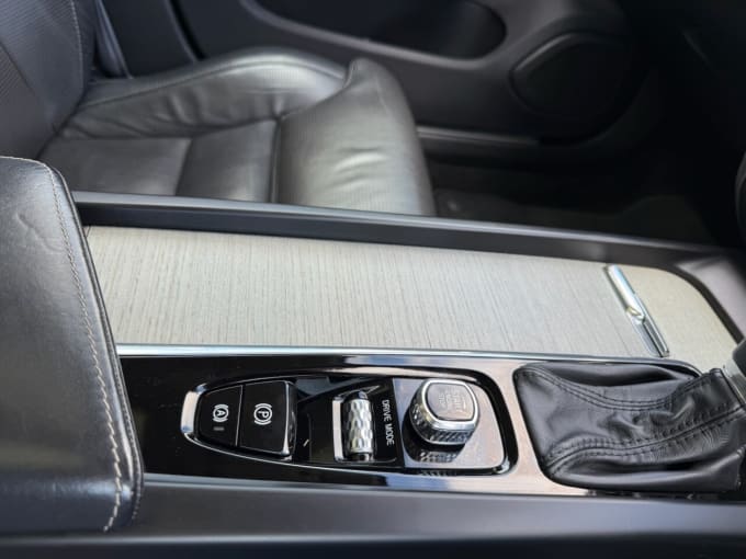 2025 Volvo V60