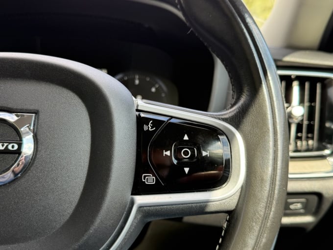 2025 Volvo V60