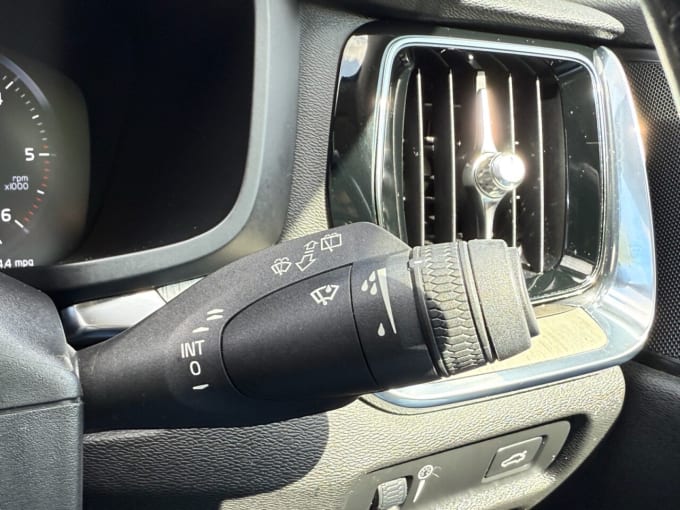 2025 Volvo V60