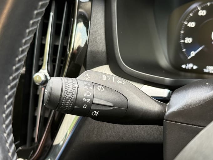 2025 Volvo V60