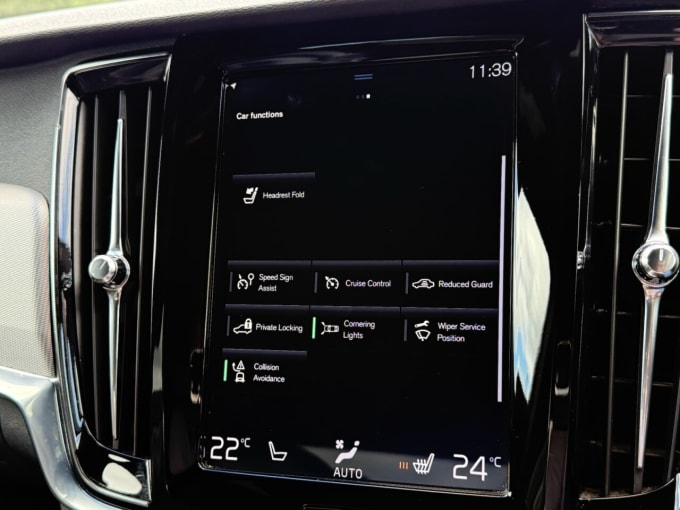 2025 Volvo S90