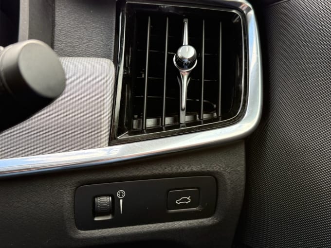 2025 Volvo S90