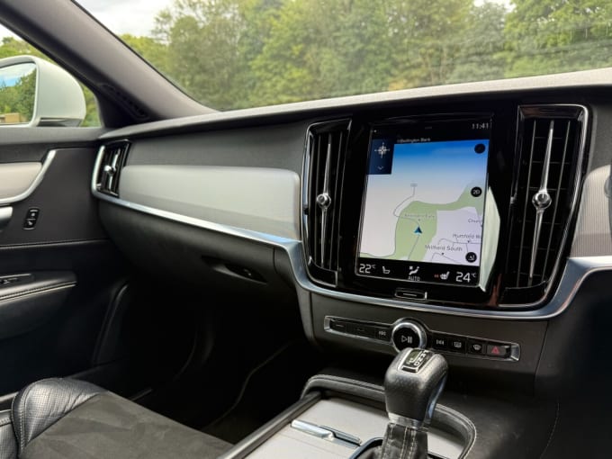 2025 Volvo S90