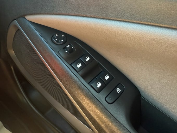 2025 Vauxhall Crossland X