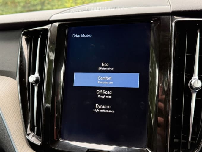 2025 Volvo Xc60