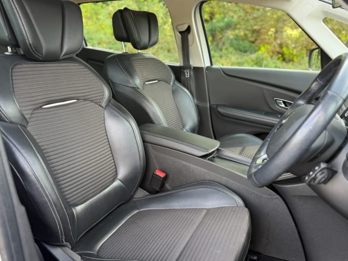 2025 Renault Grand Scenic