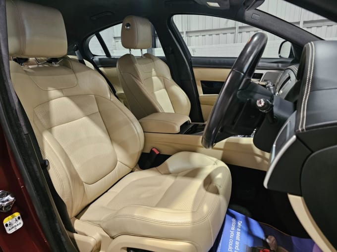 2014 Jaguar Xf