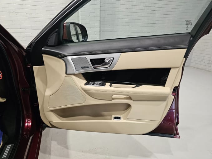 2014 Jaguar Xf