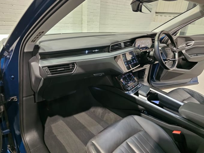 2025 Audi E-tron