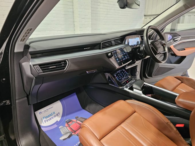 2025 Audi E-tron