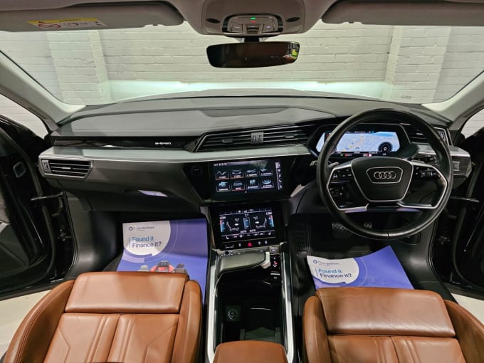 2025 Audi E-tron