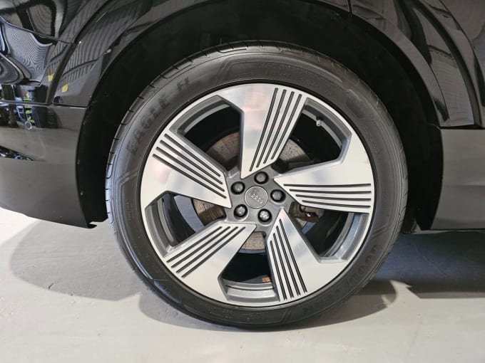 2025 Audi E-tron