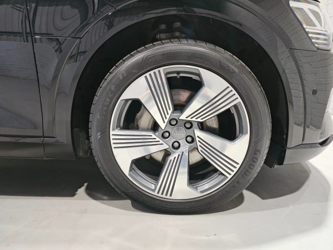 2025 Audi E-tron