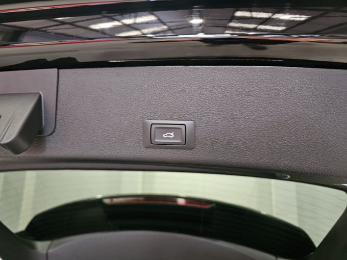 2025 Audi E-tron