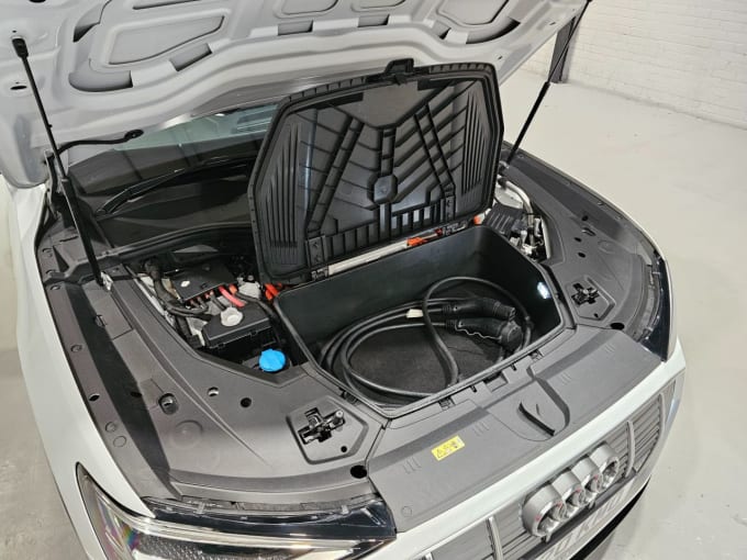 2025 Audi E-tron