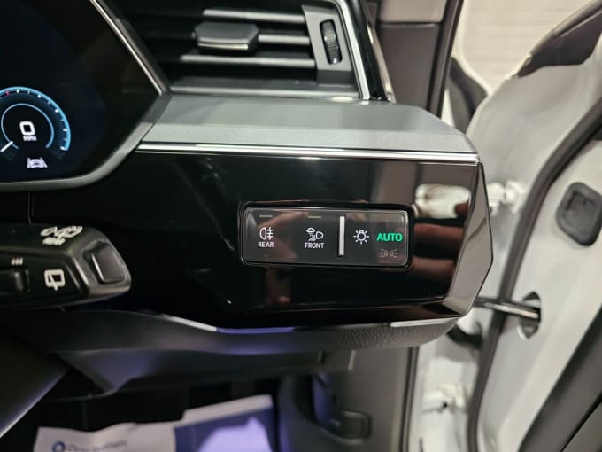 2025 Audi E-tron