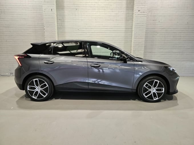 2025 Mg Mg4
