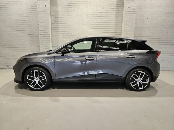 2025 Mg Mg4