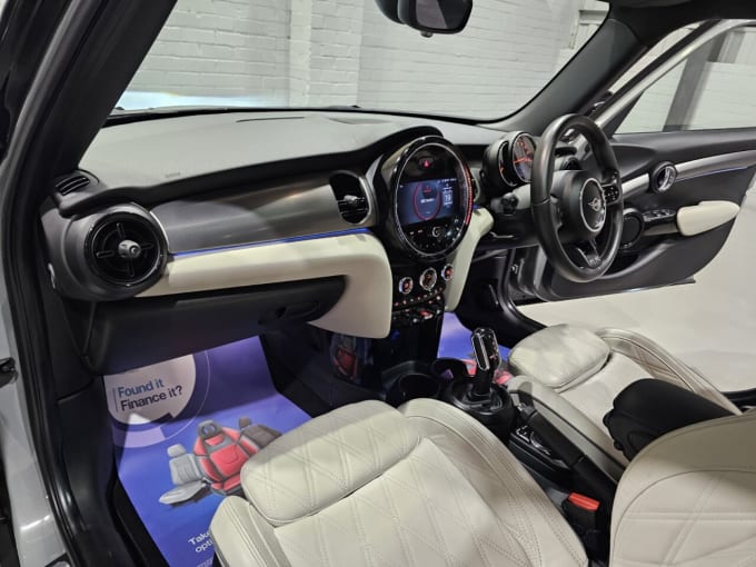 2022 Mini Hatch