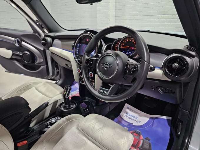 2022 Mini Hatch