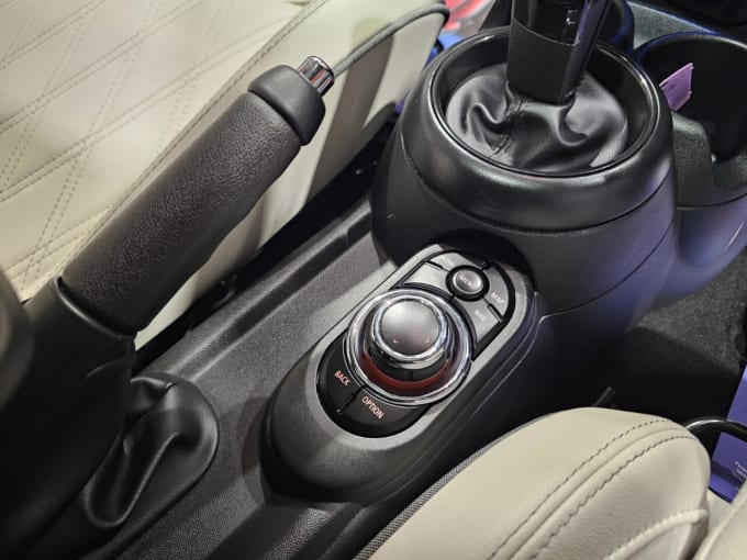 2022 Mini Hatch