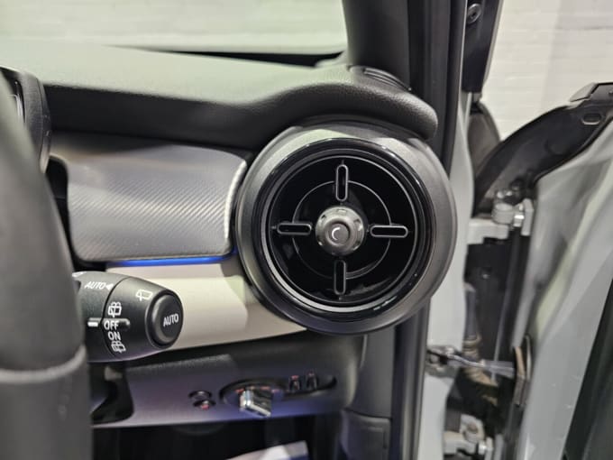 2022 Mini Hatch
