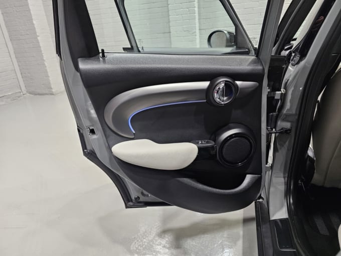 2022 Mini Hatch