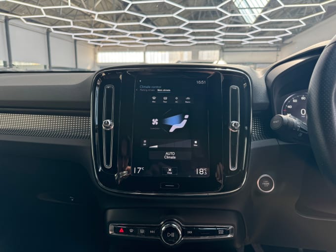 2025 Volvo Xc40