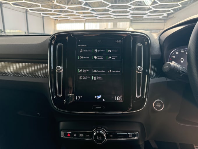 2025 Volvo Xc40