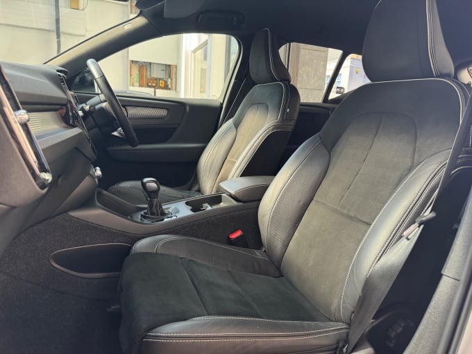 2025 Volvo Xc40