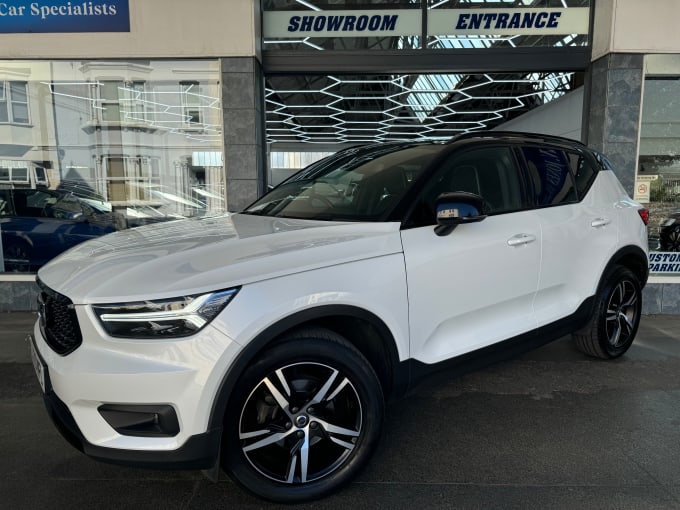 2025 Volvo Xc40
