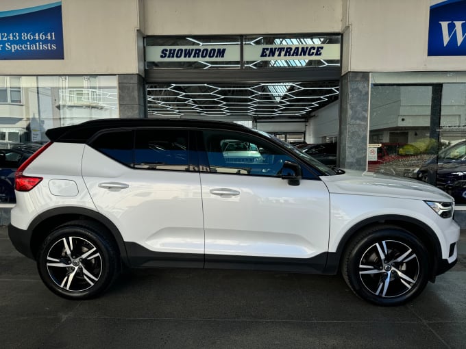2025 Volvo Xc40