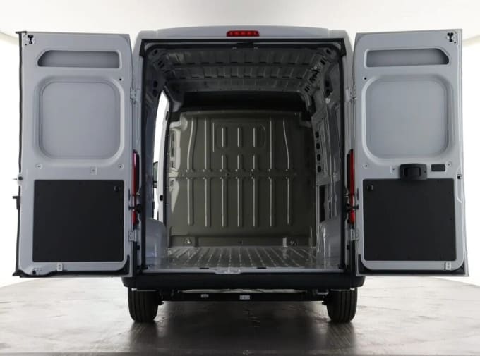 2025 Peugeot Boxer