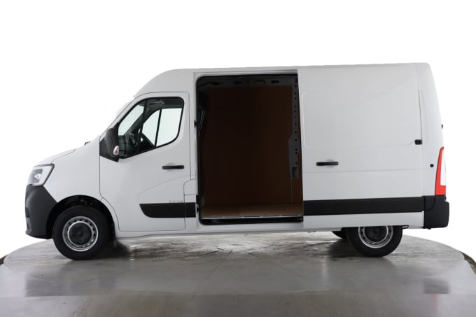 2025 Renault Master