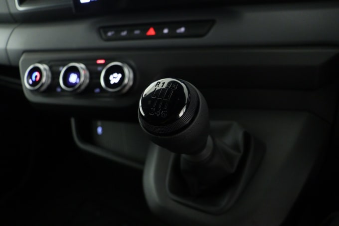 2025 Renault Master