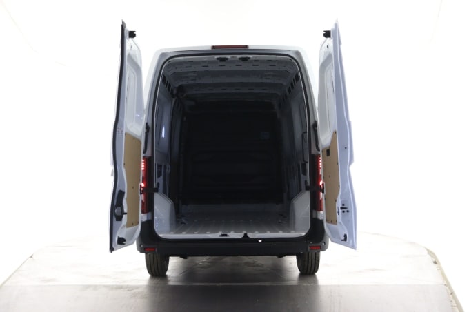 2025 Renault Master