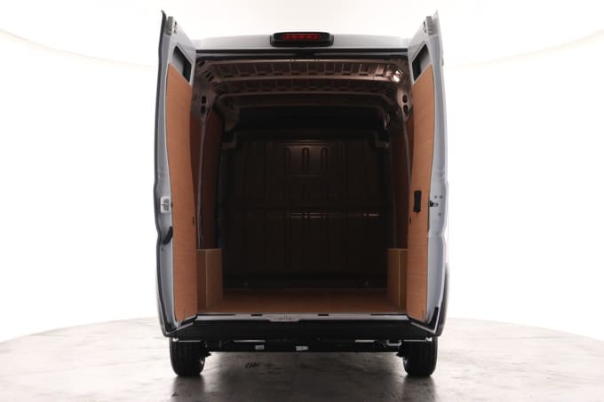 2025 Peugeot Boxer